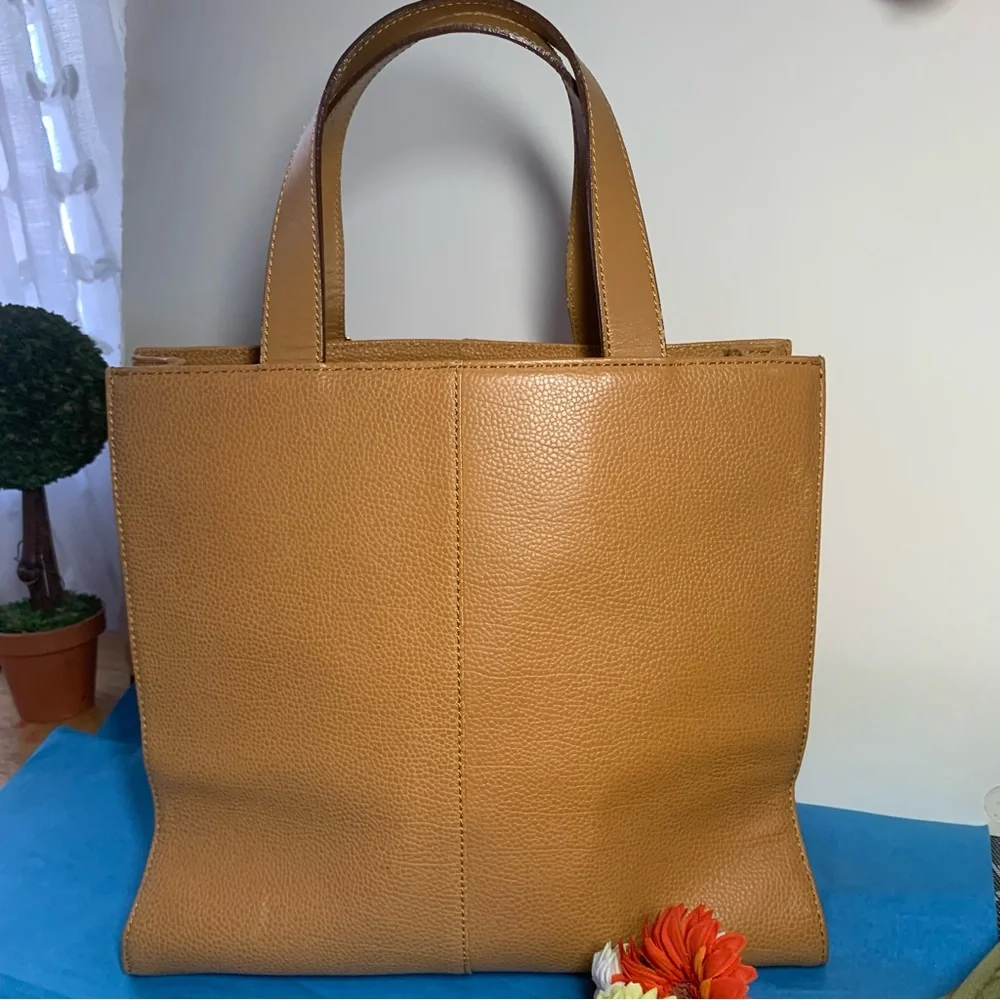 Burberry Tan Leather Tote Bag - Picture 3 of 16